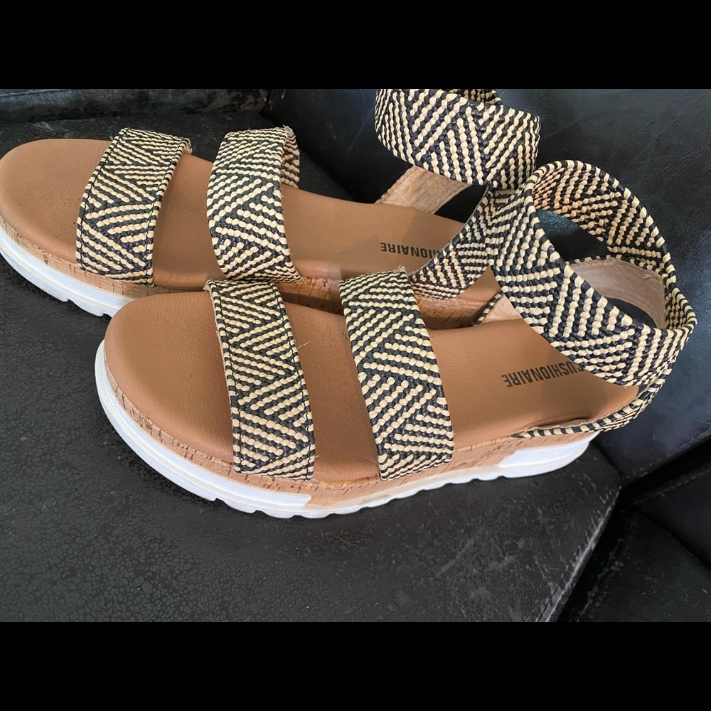 Cushionaire Boho sandals with a heel